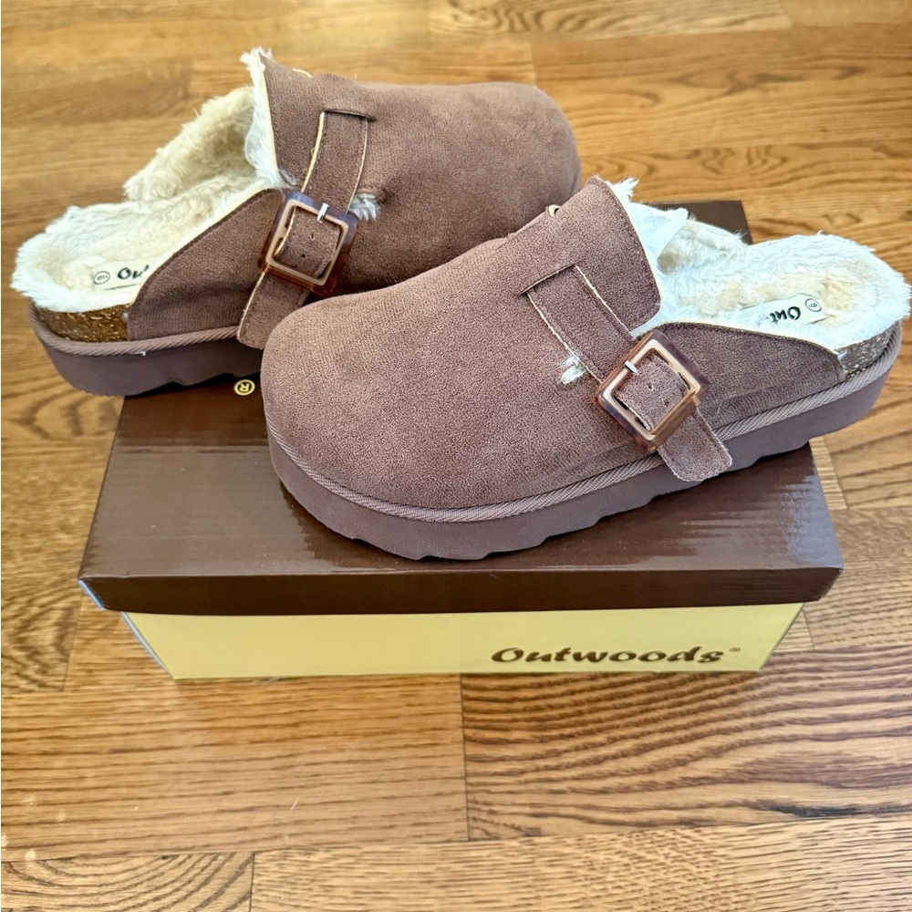Outwoods Brown Women’s Clogs with Faux Fur Lining